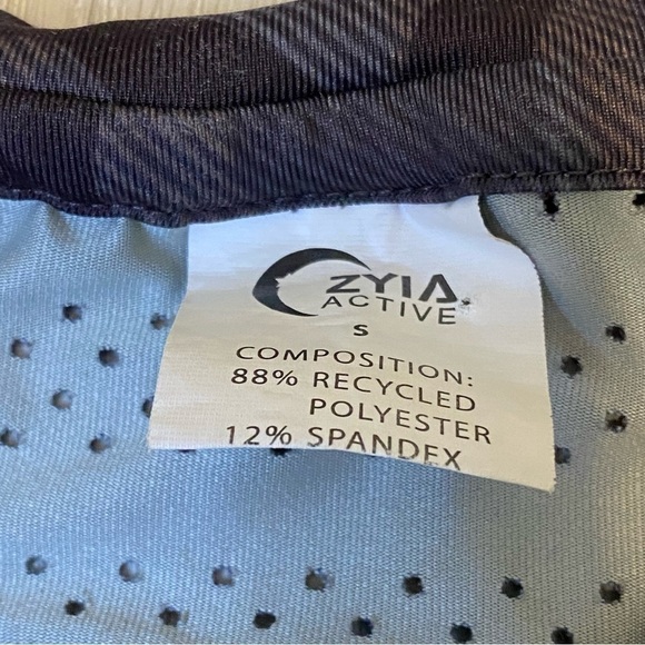 Zyia Black Camo Chill Perforated Mesh Stripe Tank, Gray/Black Camo, Size Small - Picture 6 of 9